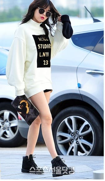 Hyuna-airport-fashion-messy-hair-1