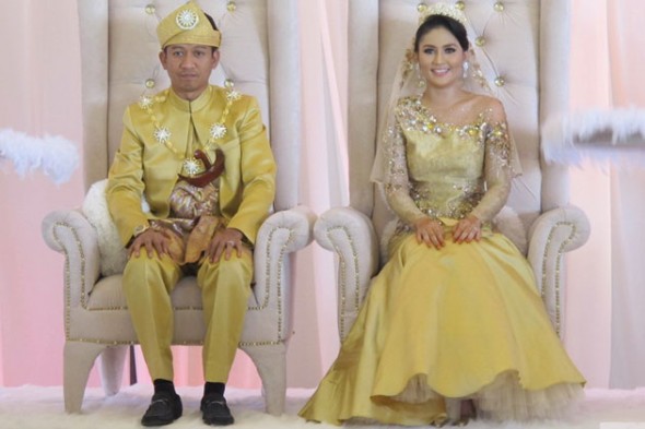 13 Inspirasi Baju Pengantin Tradisional Perkahwinan Selebriti Malaysia ...