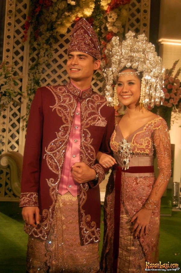 13 Inspirasi Baju Pengantin Tradisional Perkahwinan 