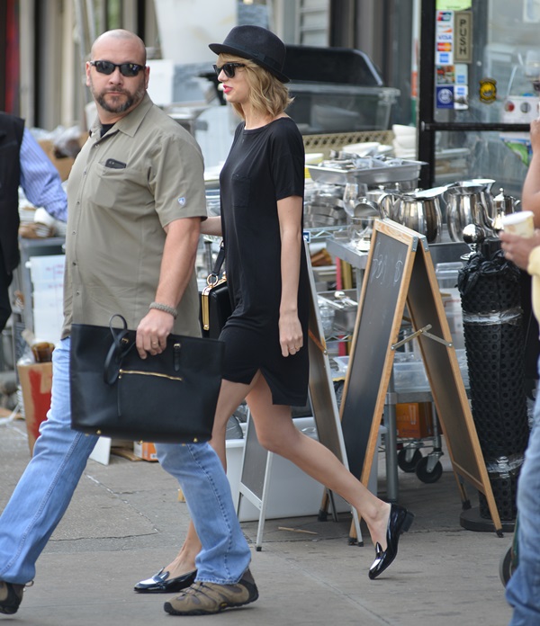 Taylor Swift leaving her gym in Soho