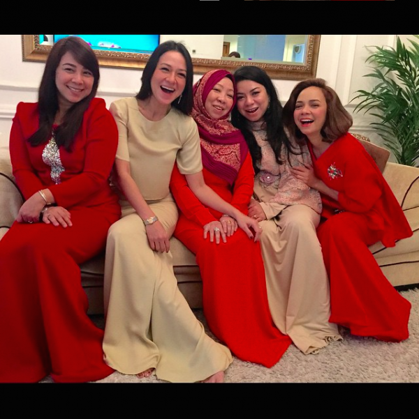 10 Fesyen Pilihan Selebriti Wanita Malaysia di Pagi Raya 