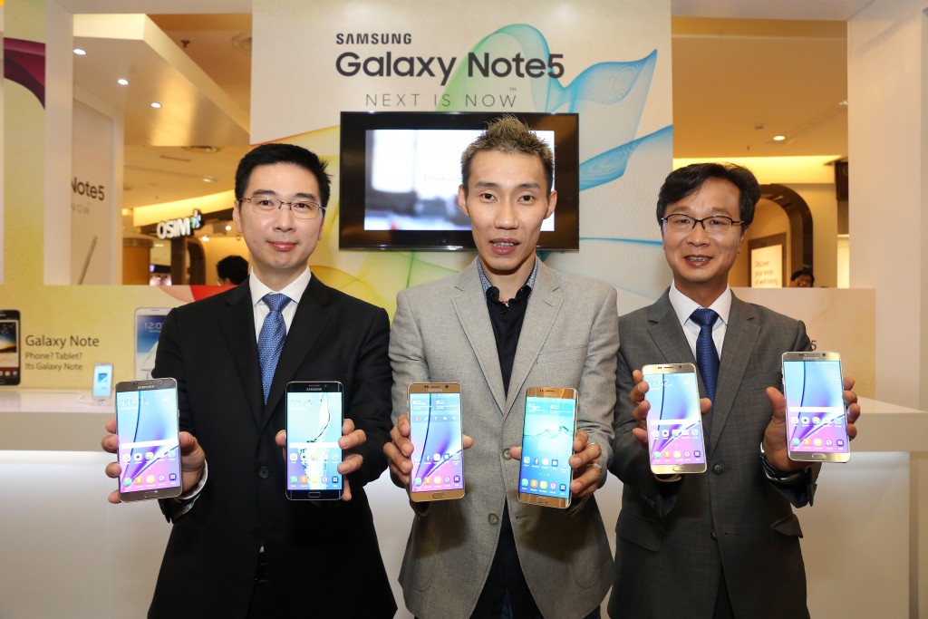 Dari kiri ke kanan: Naib Presiden Mobile, IT & Digital Imaging, Samsung Malaysia Electronics, , Lee Jui Siang, Duta Samsung, Dato' Lee Chong Wei dan Presiden Samsung Malaysia Electonics, Lee Sang Hoon