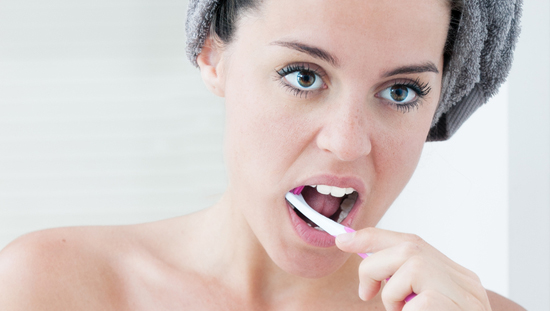 Inilah 10 Cara Mudah Memutihkan Gigi Guna Ramuan 