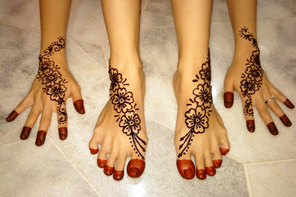 Gambar Henna Tangan Warna Merah MODELEMASTERBARU